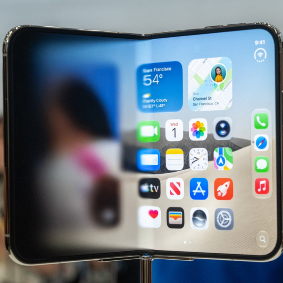 Mane prvog savitljivog iPhone-a: Ekran mekan na dodir, nastaju nabori VIDEO