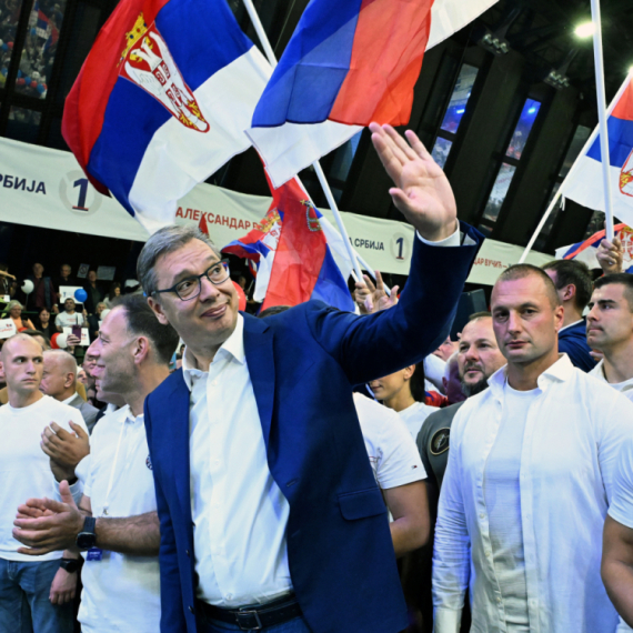 Građani Niša pred veliki skup: Dok Vučić nije došao na vlast, trpeli smo glad; Život mi se promenio od 2012.