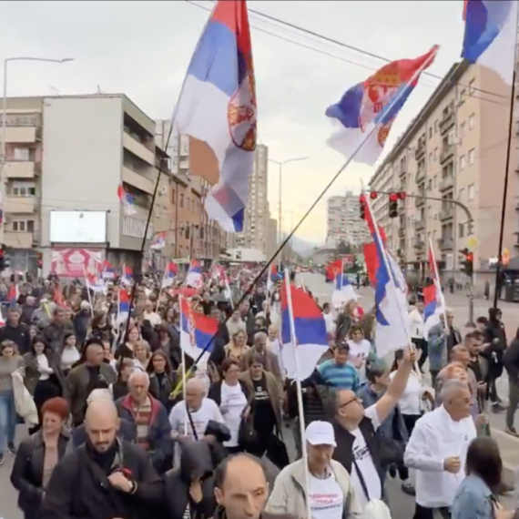 Niš spreman za spektakl – reke ljudi se slivaju ka trgu; Stiže i Vučić: "Očekujem ubedljivu pobedu" FOTO/VIDEO
