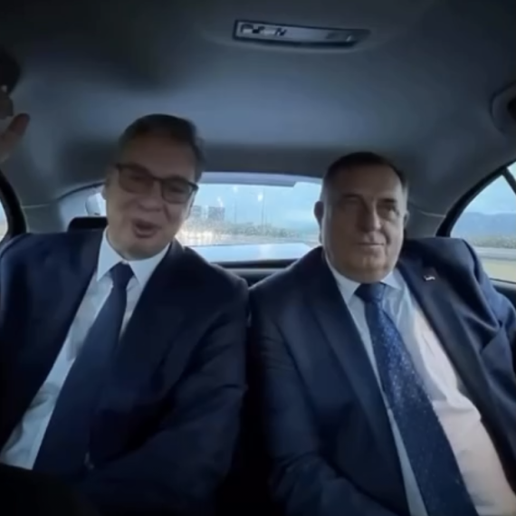 Vučić i Dodik iz Niša poručili: "Pobeđujemo za Srbiju i Srpsku" VIDEO