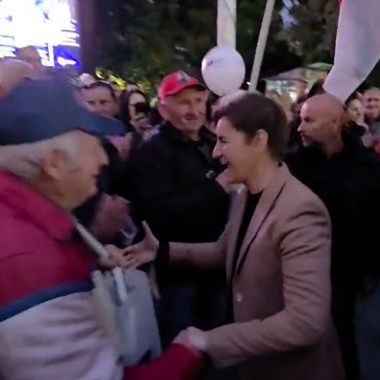 Brnabić sa narodom u Loznici na velikom skupu VIDEO