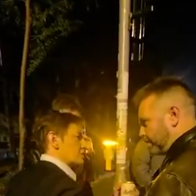 Blokaderi provocirali Anu Brnabić; Psovali i vređali, ona izašla iz kola i obratila im se VIDEO