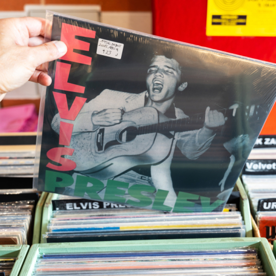 Elvisova muzika u fokusu AI spora: Tužba teška 41 milion dolara