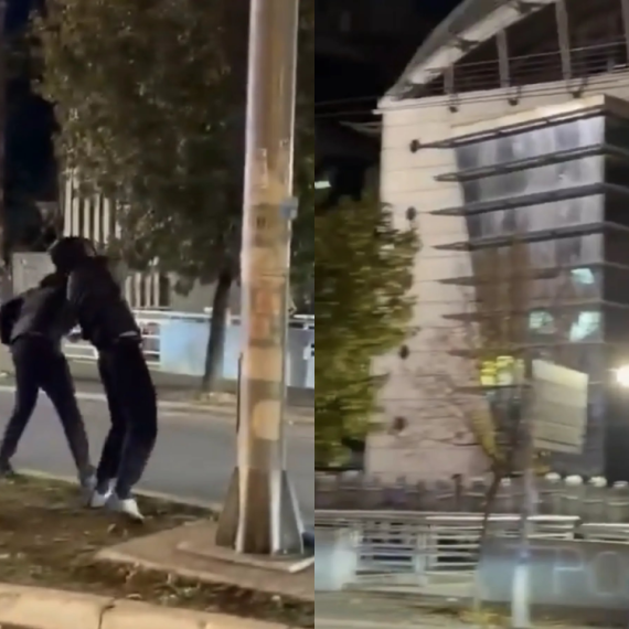 Pristalice "Studentske liste" okupile se ispred TV Pink, kordon policije štiti zgradu VIDEO