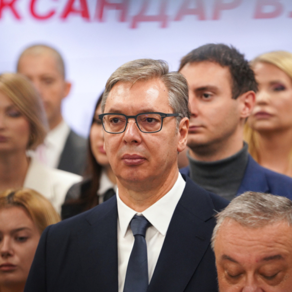 Oglasio se Vučić: "Da li ste mislili da sam se uplašio?"; "Čeka nas težak put, progoniće nas"