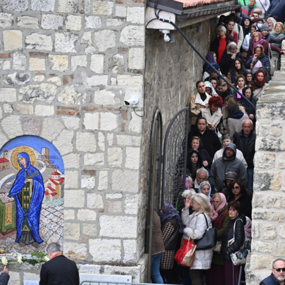Redovi vernika na Kalemegdanu: Hiljade ljudi okupilo se zbog velikog praznika FOTO