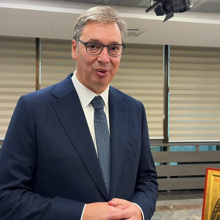 Vučić: "Srećna slava i glavu gore, narode" VIDEO