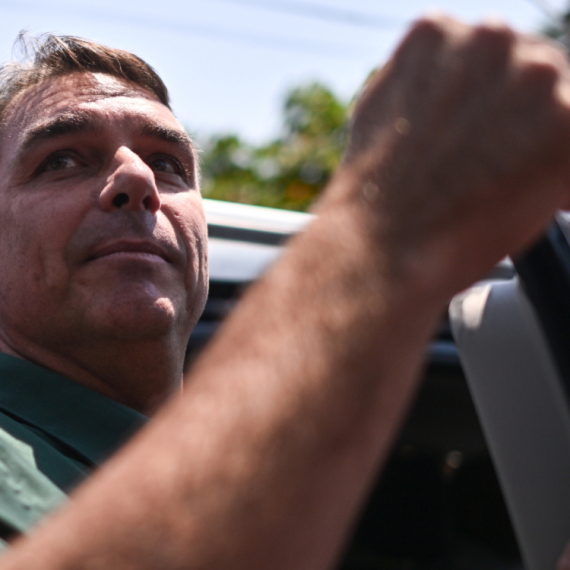 Flavio Bolsonaro pobegao iz zemlje?