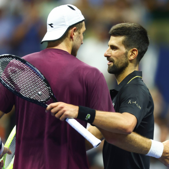 Djokovic continues his quest for Turin