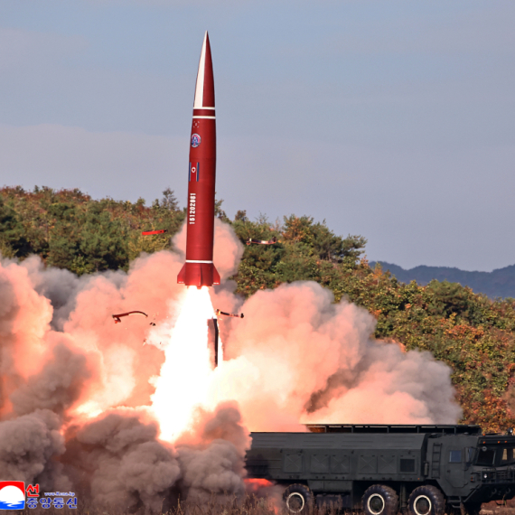 Kim ispalio balističke rakete; Hitno se oglasili iz Seula FOTO