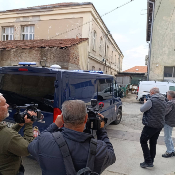 Počinje suđenje za ubistvo Danke Ilić; Optužene do suda dovezli maricom; Prisutni i roditelji devojčice FOTO