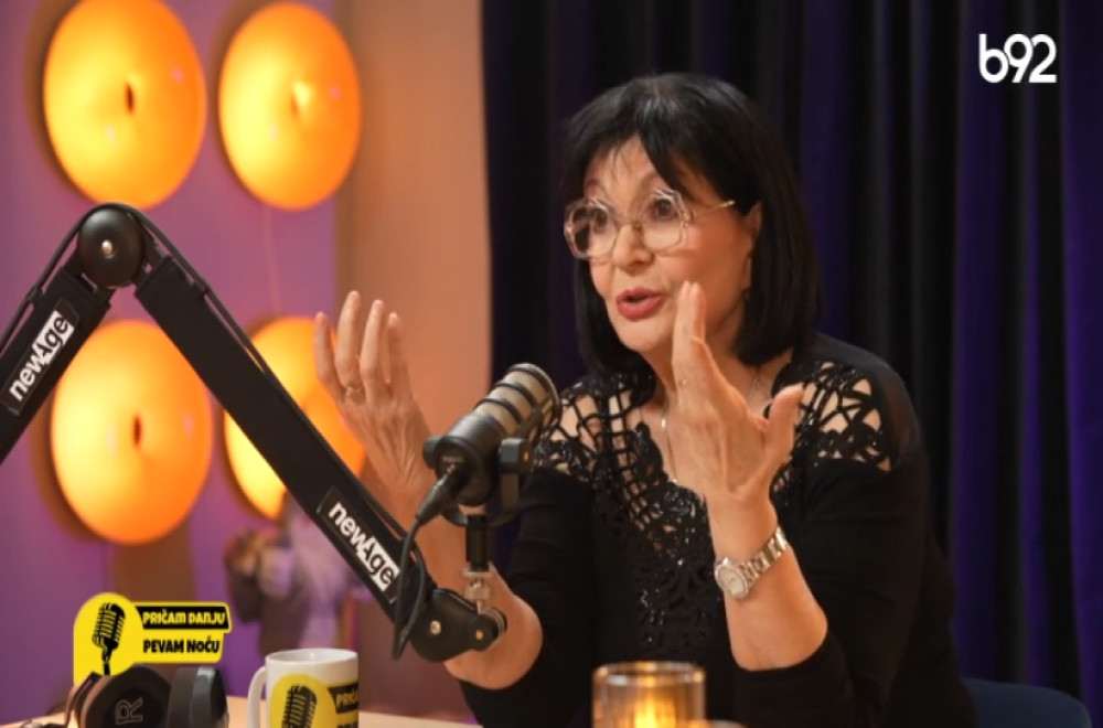 Pričam danju, pevam noću - Nada Obrić