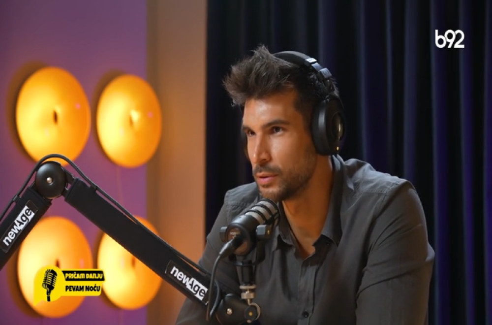 Pričam danju, pevam noću - Miloš Mićović