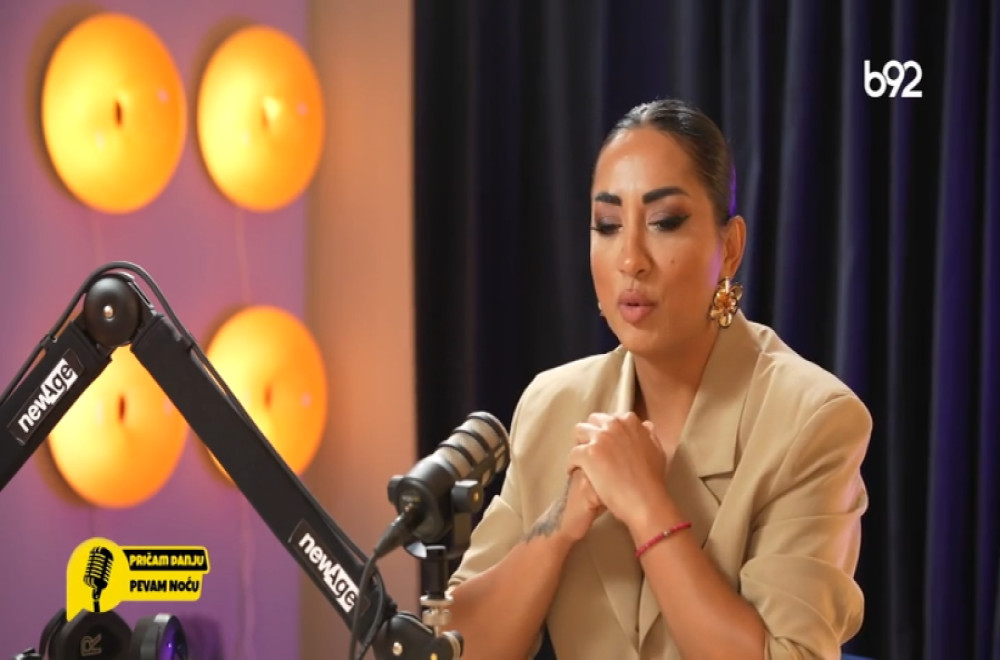 Pričam danju, pevam noću - Zejna Murkić