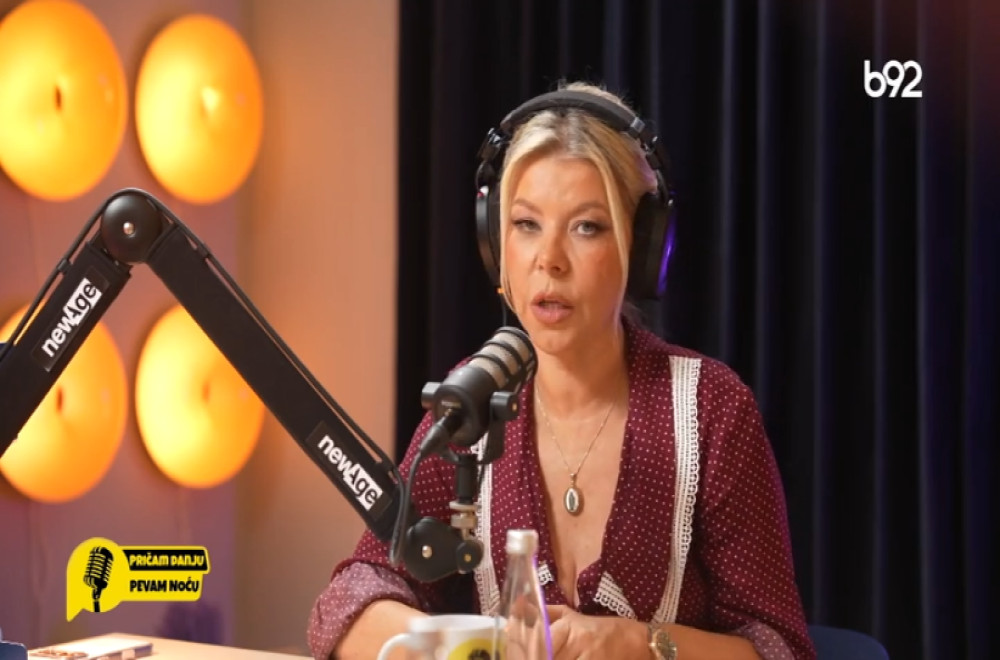 Pričam danju, pevam noću - Danijela Karić