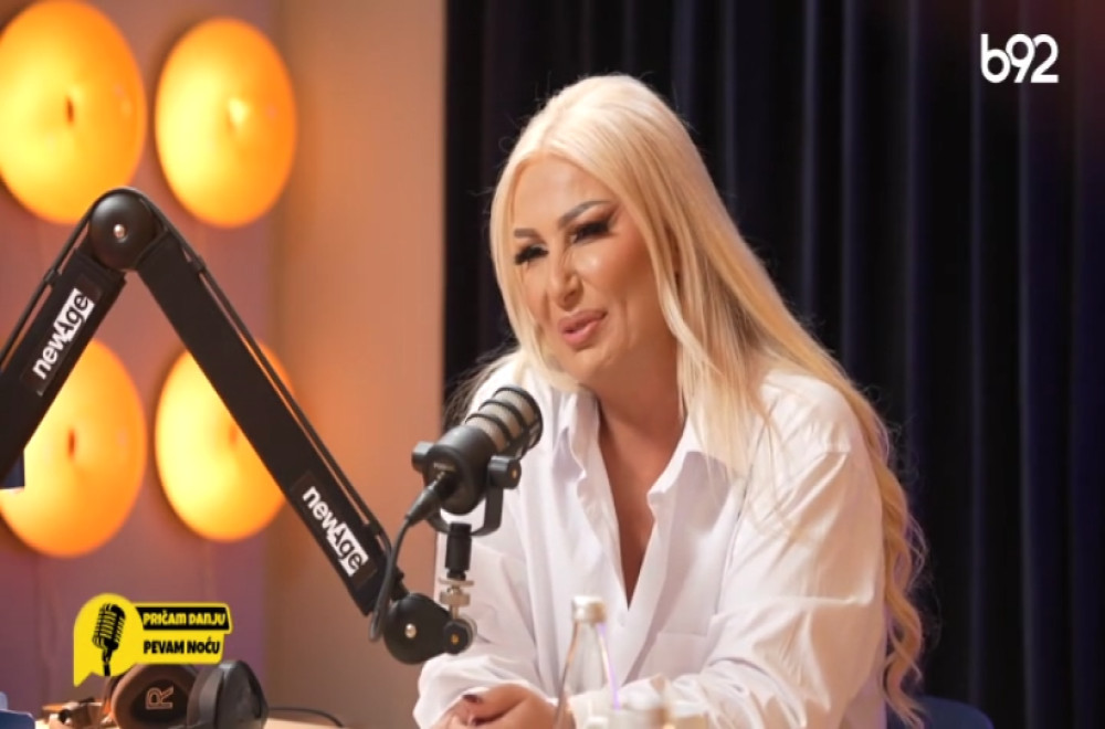 Pričam danju, pevam noću - Elma Sinanović